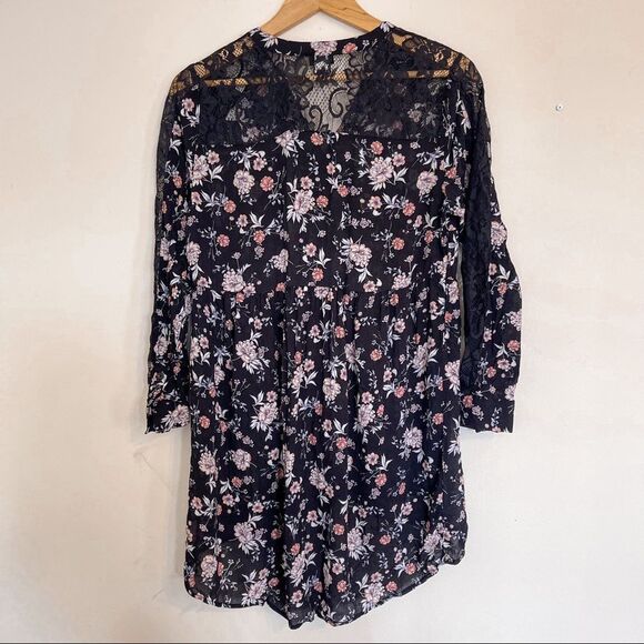 Torrid Floral Lace Tunic Blouse Size 0 - Picture 2 of 7
